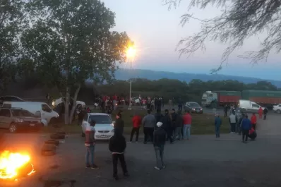 Por segunda vez en 24 horas cortan la ruta 9 para protestar contra los controles de Gendarmería