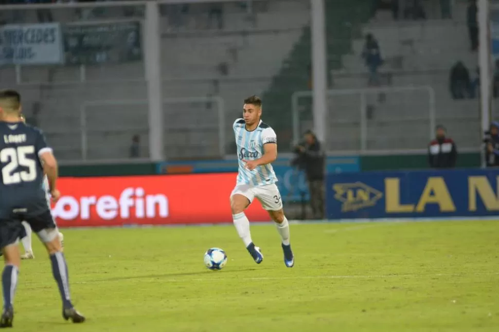 CON LA PELOTA. Cirigliano jugó contra Talleres tras ocho meses de inactividad. Ariel Alejandro Carreras (especial para la gaceta)