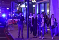 Una camioneta atropelló a varios peatones en el Puente de Londres