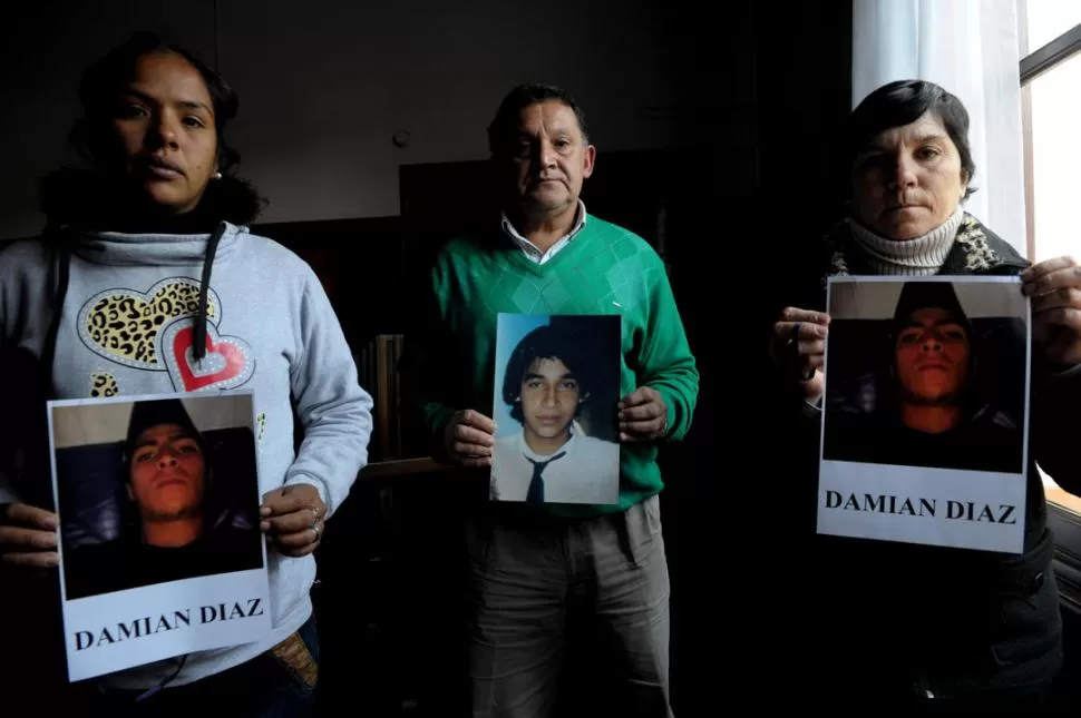 EXIGEN JUSTICIA. Cynthia Vallejos, Rodolfo Álvarez y Norma Bentancourt.  la gaceta / foto de franco vera