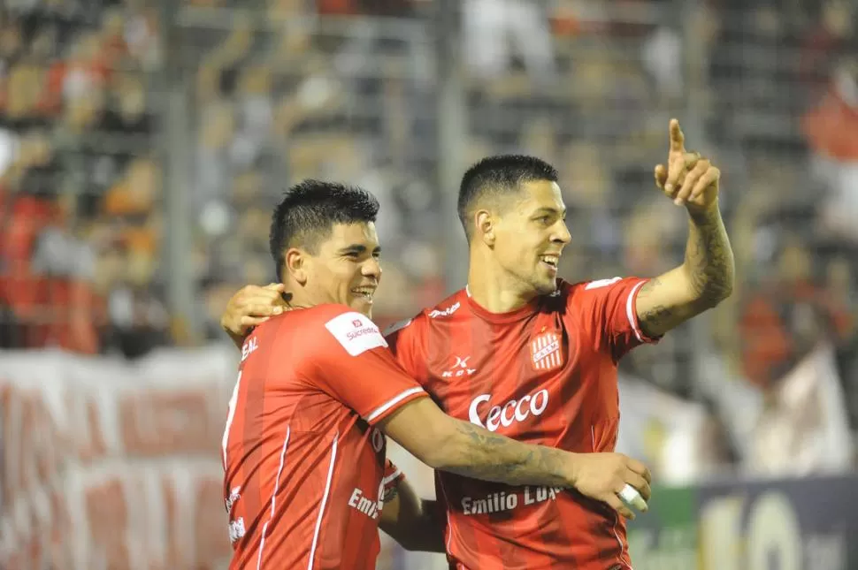 TEMIBLES. Entre Ramón Lentini y Mauro Quiroga convirtieron el 47% de los 51 goles que hizo San Martín en el certamen. El misionero acumula 17 tantos, mientras que el entrerriano aportó 7. la gaceta / foto de hector peralta