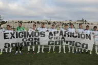 Con una bandera, los jugadores de Atlético exigieron la aparición con vida de Daiana