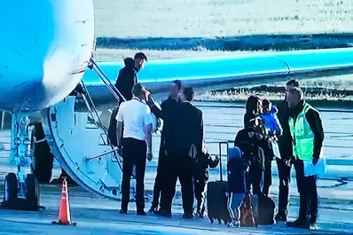 Messi y Antonella llegaron a Rosario, a la espera de su casamiento