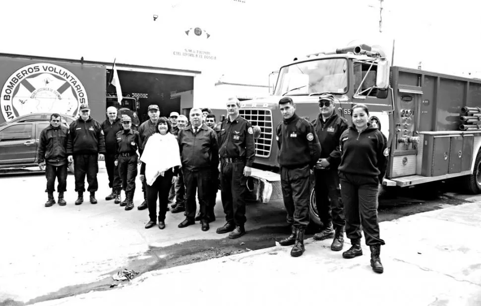 EL EQUIPO. Los Bomberos Voluntarios apagan fuego, rescatan personas y ayudan en accidentes de tránsito. credito