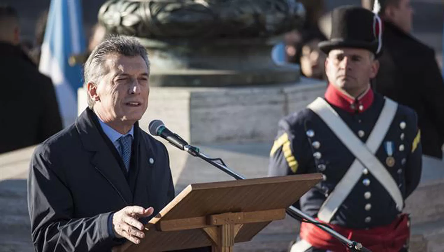 EN ROSARIO. Macri habla durante el acto por el Día de la Bandera. FOTO TOMADA DE LA NACIÓN