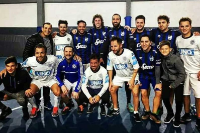 Pipita Higuaín volvió a ponerse la camiseta de Atlético para jugar con sus amigos