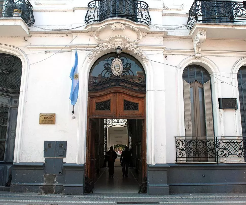 DENUNCIANTE. Rougés enseña en taller Jurídico II en Abogacía.  la gaceta / foto de analía jaramillo  (archivo)