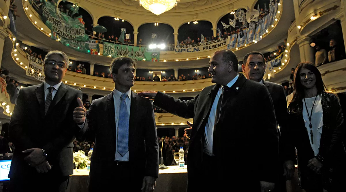 ACTO. Manuzr, Yedlin y Amado, entre otros dirigentes, luego del acto. LA GACETA / FRANCO VERA