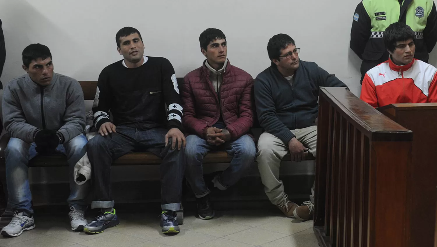 CONDENADOS. De izquierda a derecha: Jorge Adrián, José Humberto (hijo), Jonathan, José Humberto (padre) y Brahian. LA GACETA / FOTO DE ANTONIO FERRONI