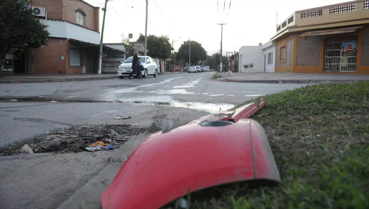 LA ESQUINA DEL ACCIDENTE. Acá fue embestida la moto en la que iba Leonel Fermoselle. LA GACETA / HÉCTOR PERALTA