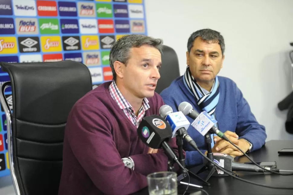 LA ÚLTIMA CHARLA. Lavallén habló con la prensa en lo que fue su último día en Tucumán como empleado de Atlético. Le deseó suerte al DT que lo reemplace. LA GACETA / FOTO DE hector peralta