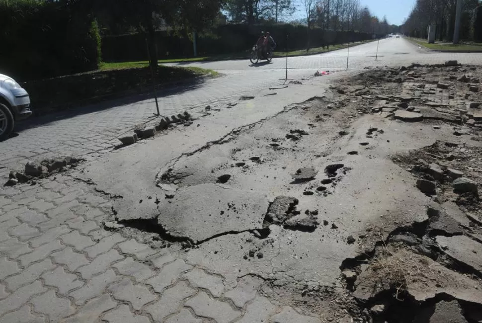 DESTROZOS. La esquina de calles Bascary e Higueritas, en Yerba Buena. la gaceta / foto de antonio ferroni  