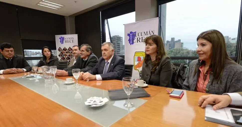 OFICIALISTAS. El bloque Tucumán Crece se reunió con Jaldo. Junto a él están Bulacio, Morghenstein, Cano y Medina. twitter @OsvaldoJaldo