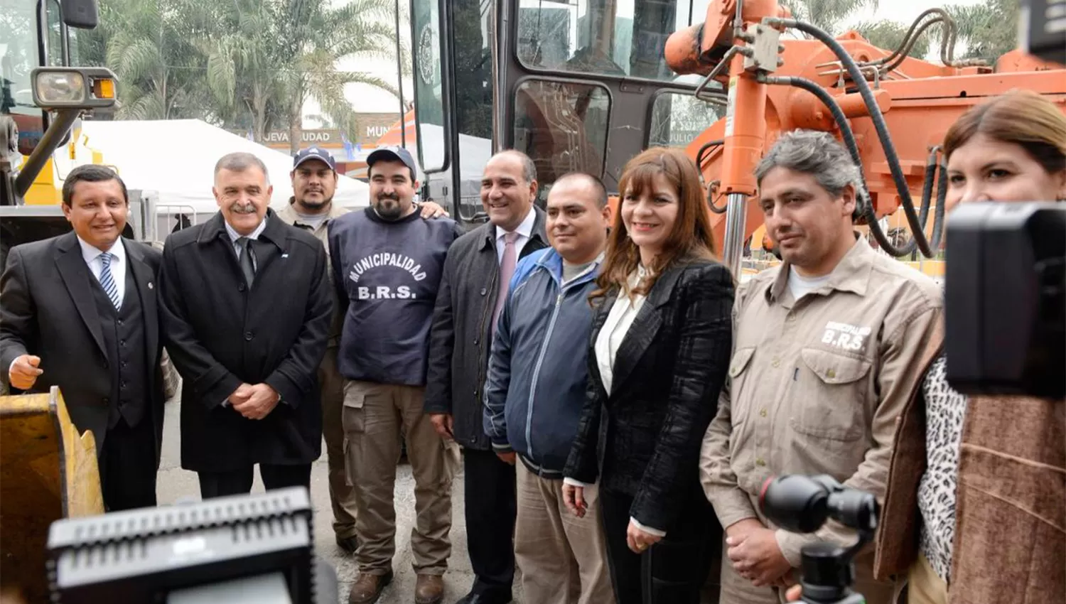 JUNTOS EN EL ESTE. Jaldo acompañó a Manzur esta mañana durante el acto oficial por un nuevo aniversario del municipio de Banda del Río Salí. FOTOS TOMADAS DE TWITTER.COM/OSVALDOJALDO