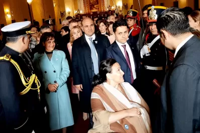 Insultaron a Michetti cuando salía de la Catedral