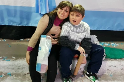 Su hijo sufre una severa enfermedad, pero ella lo hizo feliz en el desfile del 9 de Julio