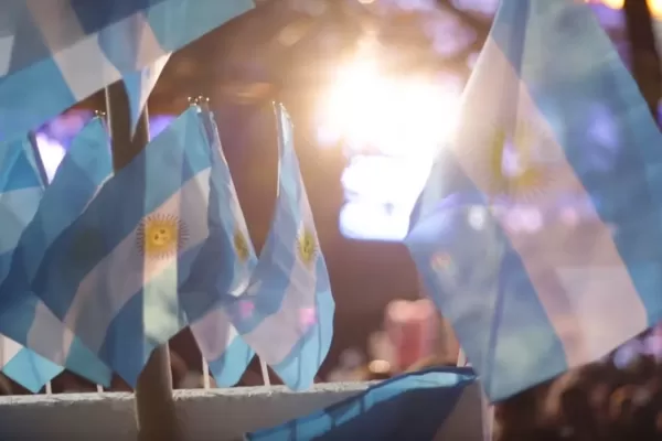 Video: todo el color de los festejos en la plaza Independencia