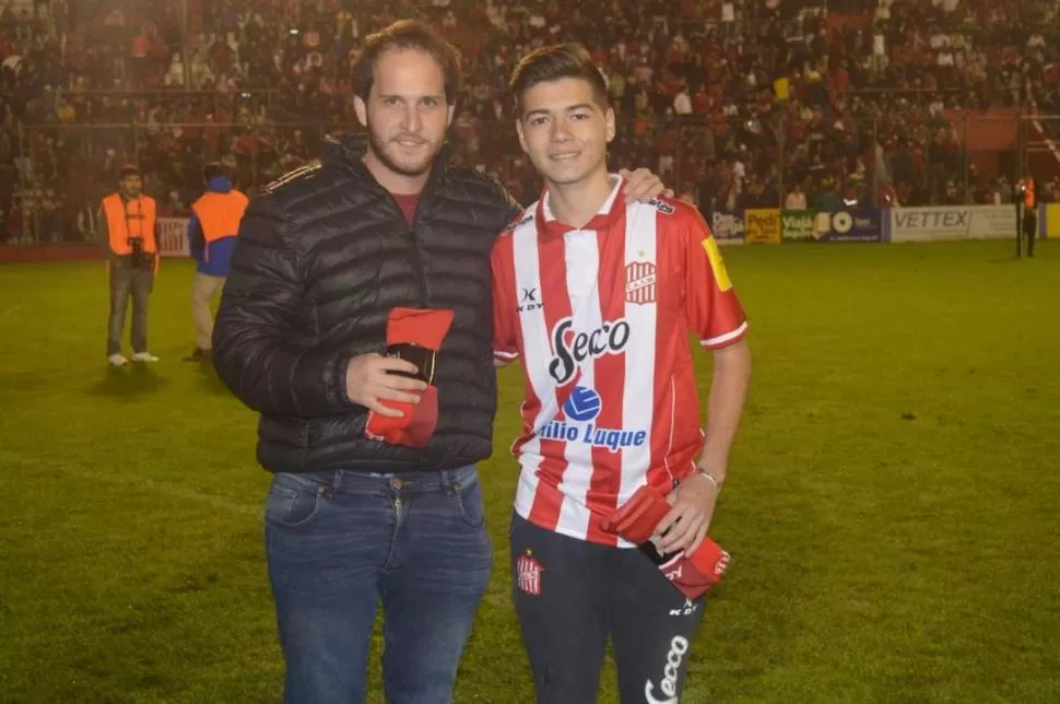 FORTUNA. Alejandro Hecker y Nicolás Carreras fueron los primeros premiados.  twitter @CASMOficial