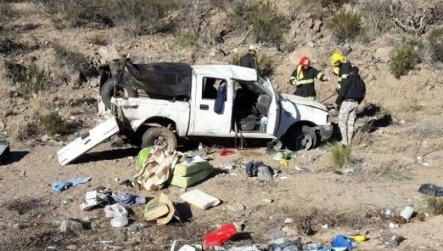 Una camioneta oficial volcó en la ruta provincial 150. IMAGEN TOMADA DE RIOJAVIRTUAL.COM.AR.