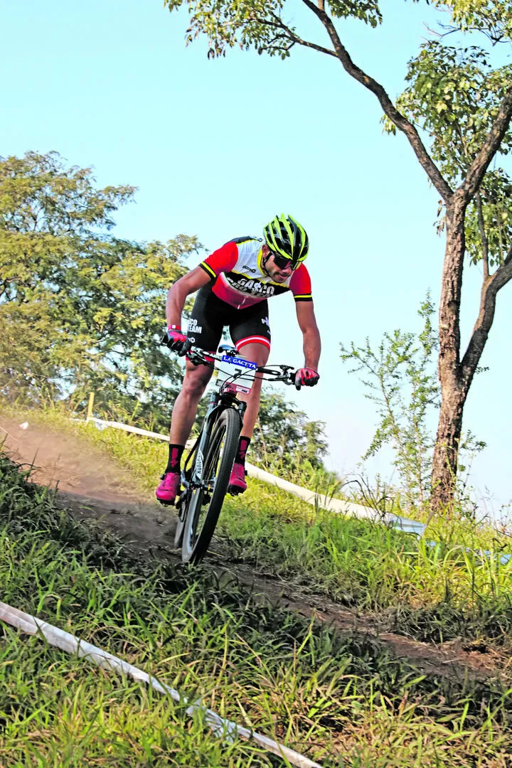 IMPARABLE. El “Mono” Gasco ganó de punta a punta en el country La Reserva. Fotos de “Marusa” Carranza 