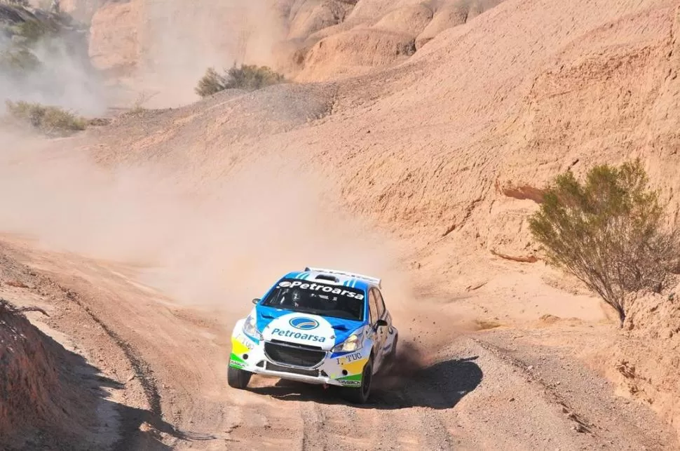 REVISIÓN. Padilla reconoció que el Peugeot 208 del equipo Baratec sufrió bastante por lo que será revisado completamente. rallyargentino.com