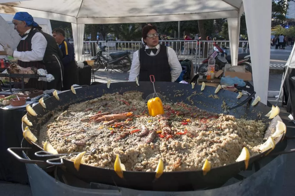 PAELLA PULSUDA. En Tucumán también se pudo comer mariscos a $100.  