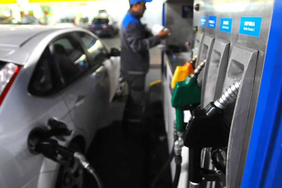 POR LAS NUBES. El aumento del precio de los combustibles complica la chance de acercarse a la meta del 17% prevista por el Gobierno Nacional. la gaceta / foto de Analía Jaramillo