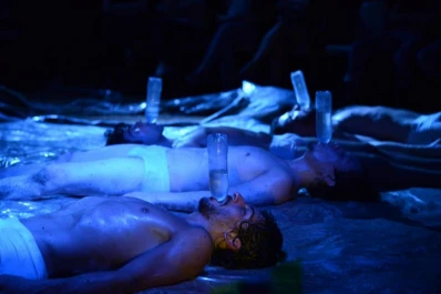 “Cinco. Ficción física” propone un teatro a partir de los cuerpos