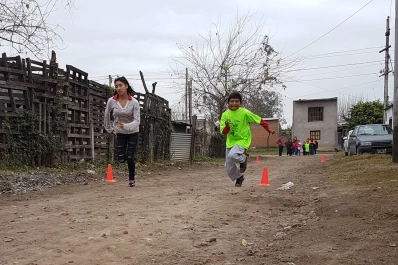 La historia de Los Salvajes, el equipo infantil de atletismo que busca transformar La Costanera