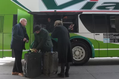 Unas 375 personas viajan por día entre los aeropuertos de Tucumán y de Termas