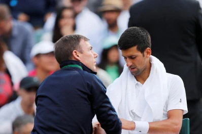 Federer avanza; Murray y Djokovic, eliminados