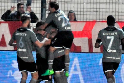 En el debut del técnico Matosas, Estudiantes superó a Nacional Potosí