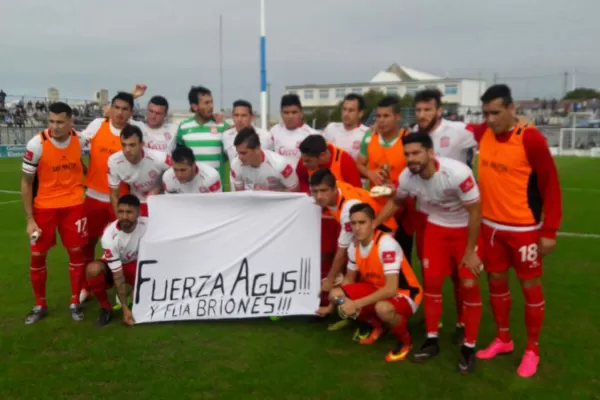 El plantel de San Martín y un mensaje para Agustín Briones