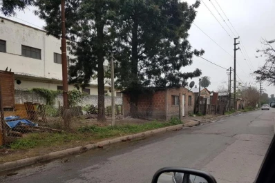 El “barrio” crece cerca del puente de la avenida Sarmiento