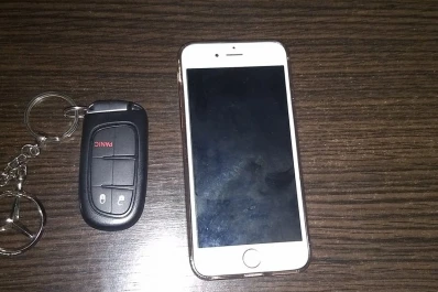 Encontró un iPhone y las llaves de un Mercedes, buscó al dueño por las redes sociales y tuvo su recompensa