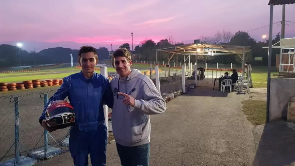 EN EQUIPO. Antonini y Viola estuvieron ayer en el kartódromo ultimando detalles para la gran jornada que se vivirá el domingo. foto de Miguel Ángel  Viola