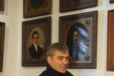 Cano apunta, como mínimo, a retener dos bancas