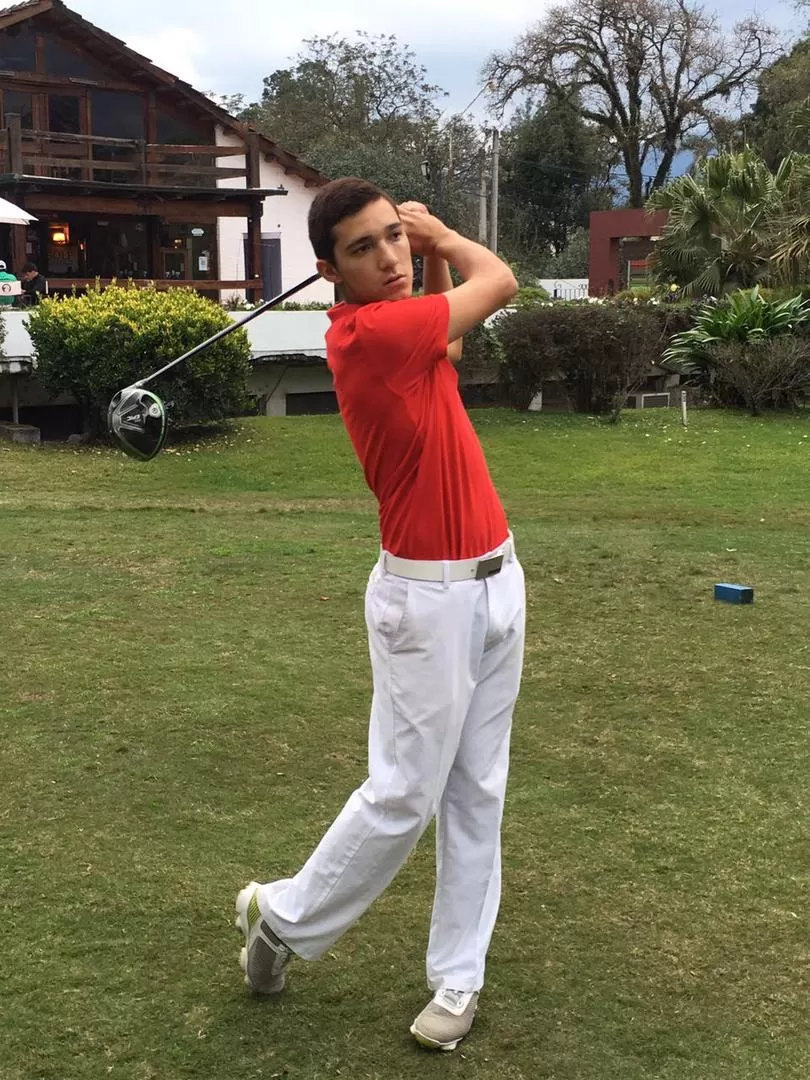 CONCENTRADO. Hernán Kranevitter concretó una gran ronda en los 18 hoyos. prensa jockey club 