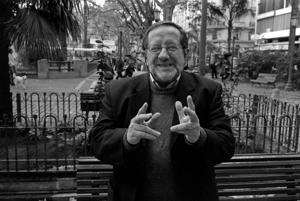 UN MAPA ALTERNATIVO AL CANON. Gandolfo tiene una cartografía rica en manías y lateralidades. caballo negro editora 