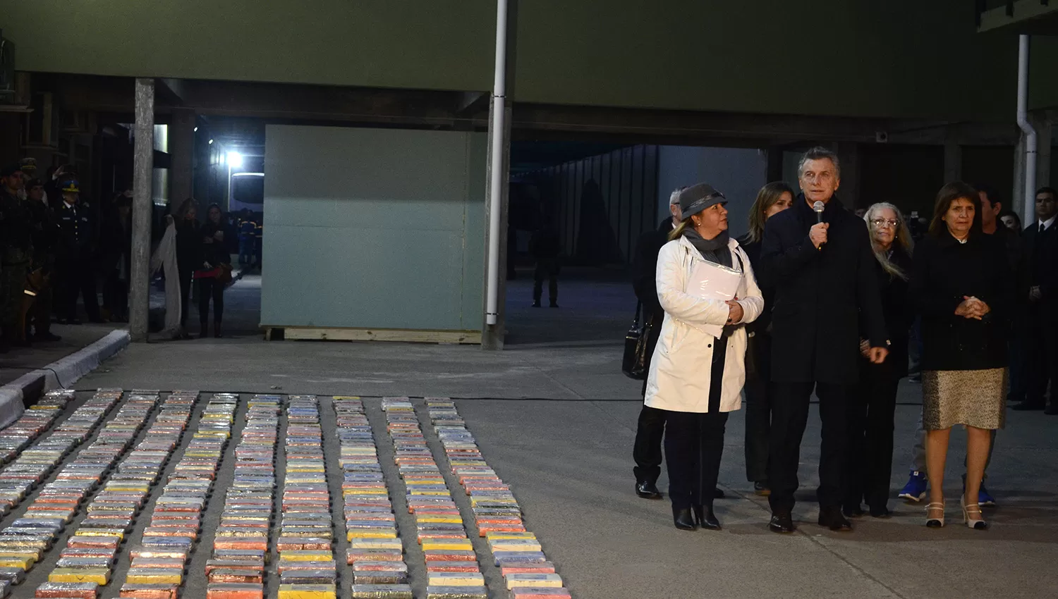 Macri participó en la incineración de droga. FOTO DYN. 