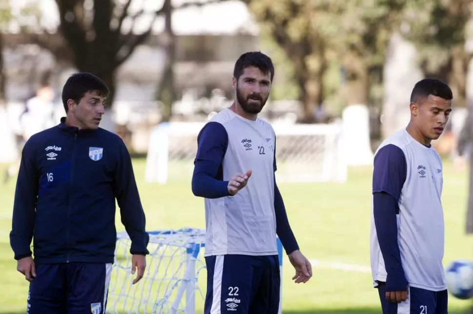 USÓ EL 22, PERO... Cuando se fue del club, Romat utilizaba la camiseta 4. Ahora está disponible para la Superliga ante la salida de Ignacio Canuto. “Me gustaría tenerla, pero si no se puede, uso otro número”. la gaceta / FOTO DE DIEGO ARáOZ