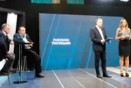 Romero mostró las licencias de conducir truchas que se emiten en Famaillá