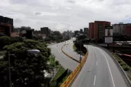 Desolación y barricadas en un día de paro en Venezuela