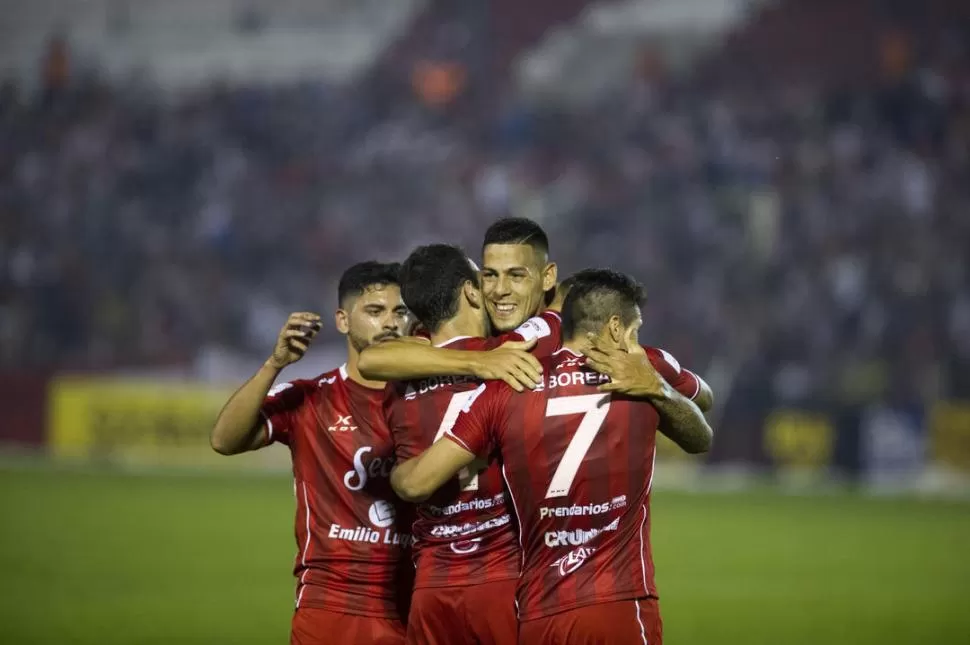 IMAGEN REPETIDA. Los jugadores de San Martín fueron los que más veces pronunciaron el “grito sagrado”, esta temporada.  