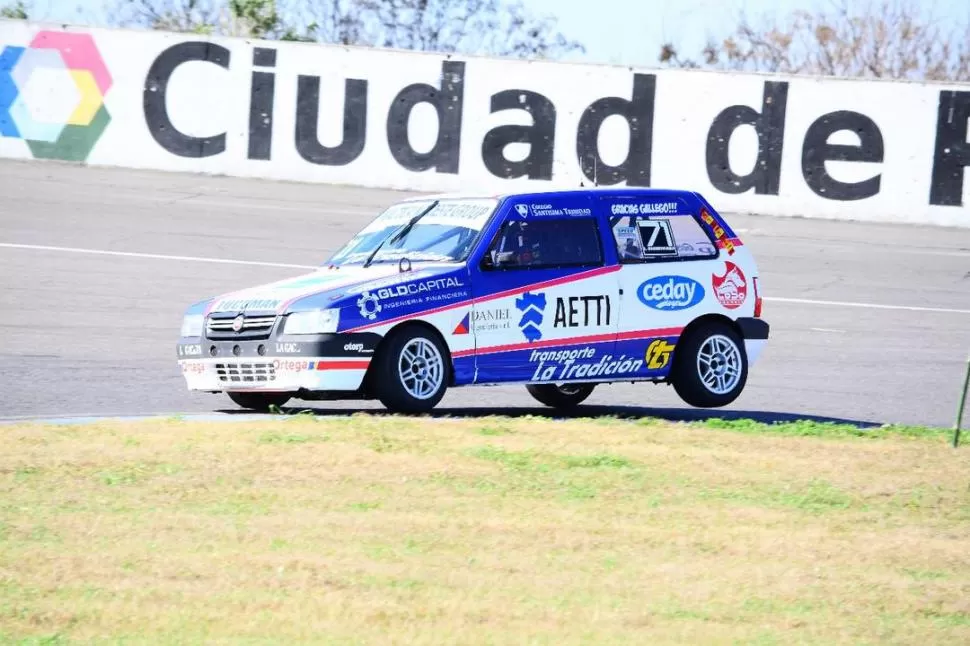 TRANQUILO. El fin de semana terminó del modo menos deseado, pero es el Fiat Uno el que mantiene fuerte a Salvatierra. La evolución que tiene en cada fecha es clara. prensa car show