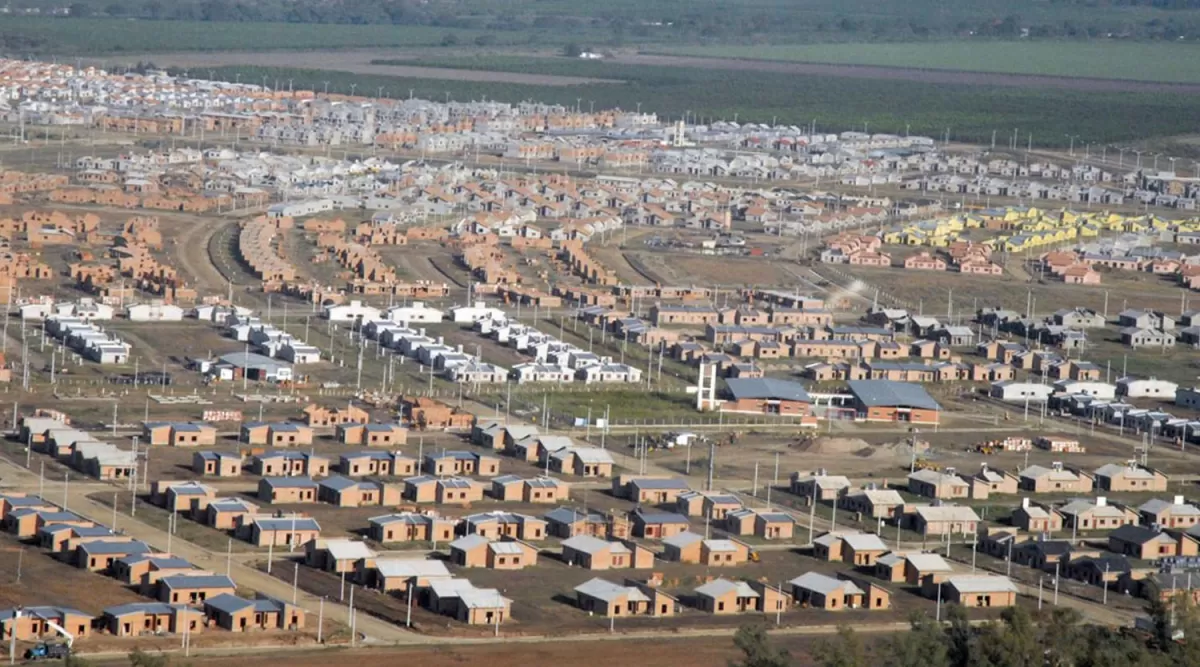 VIVIENDAS. Foto aérea de un barrio construido por el Instituto de la Viviendas. ARCHIVO