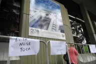 Carteles en homenaje a “Evita” y en repudio a un concejal