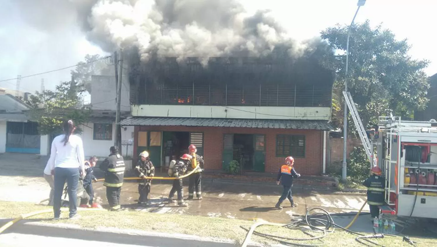 SE INCENDIÓ UNA IMPRENTA EN CONCEPCIÓN (FOTOS RODOLFO CASEM)