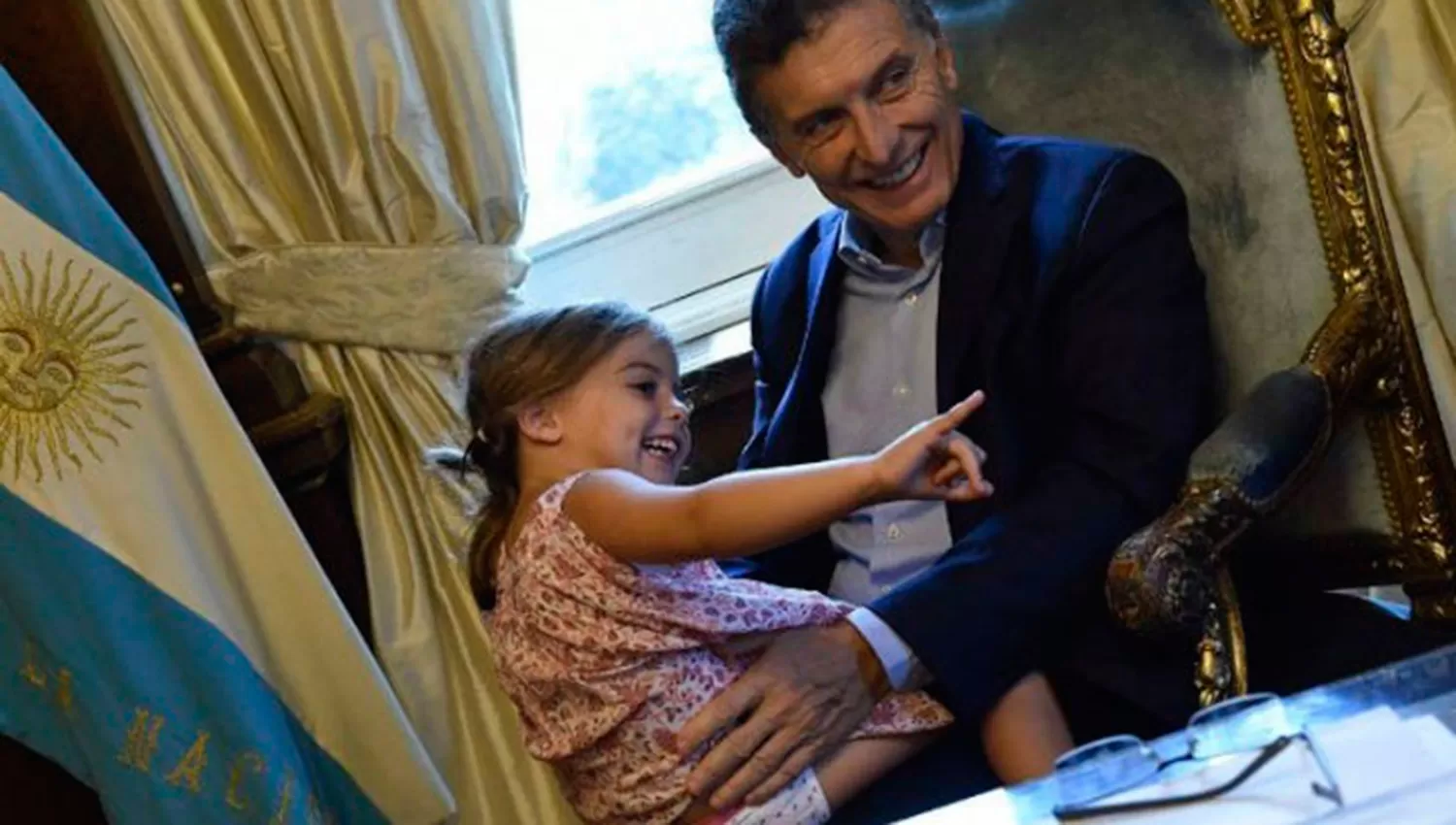 MAURICIO MACRI Y SU HIJA ANTONIA (FOTO DIARIO PERFIL)