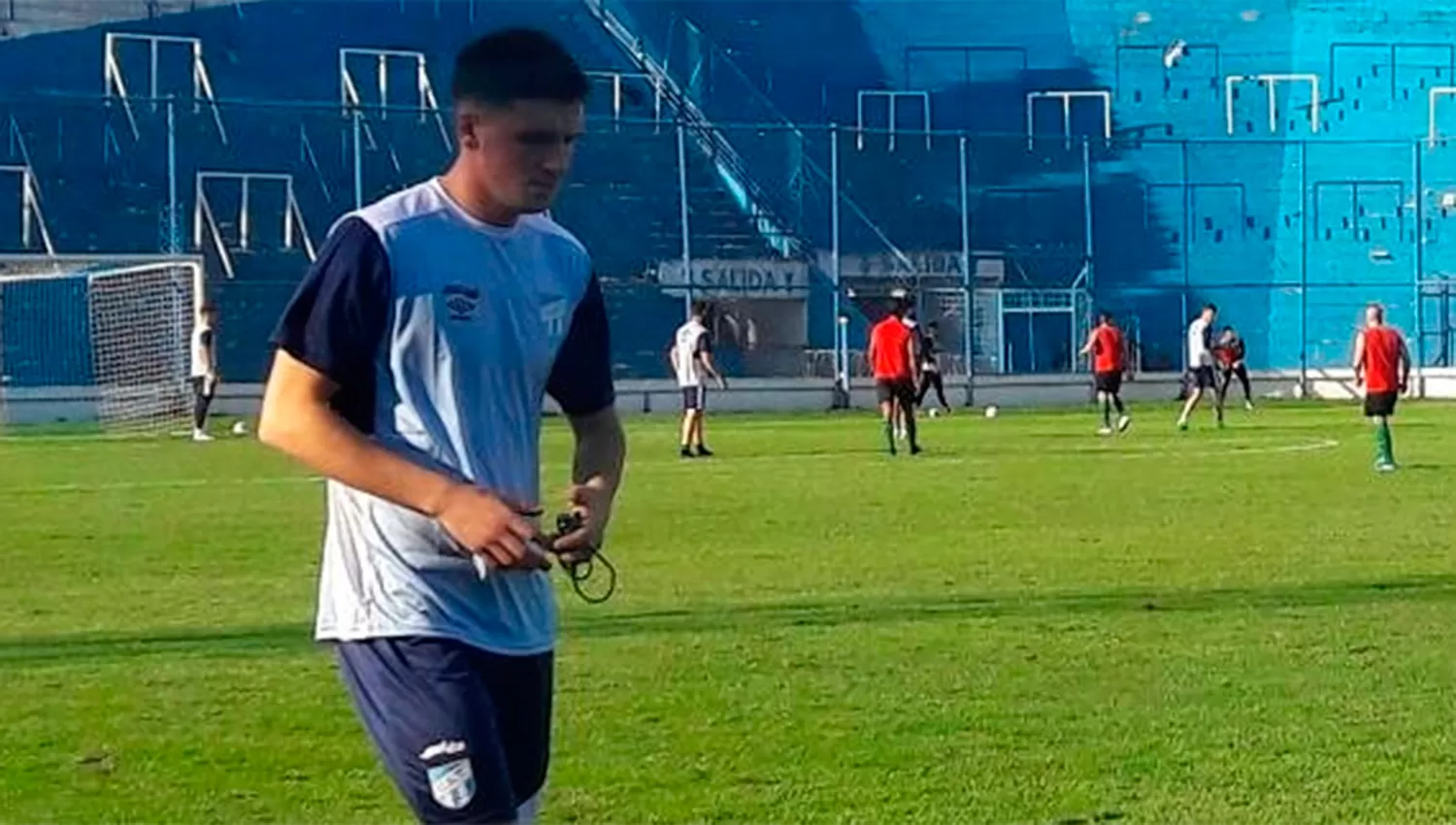 Affonso corrió alrededor de la cancha. FOTO TOMADA DE WWW.TWITTER.COM/SOYDECANO939